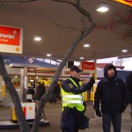 Shell Tankstelle unter Polizeischutz am Rande der Demonstration in Kopenhagen